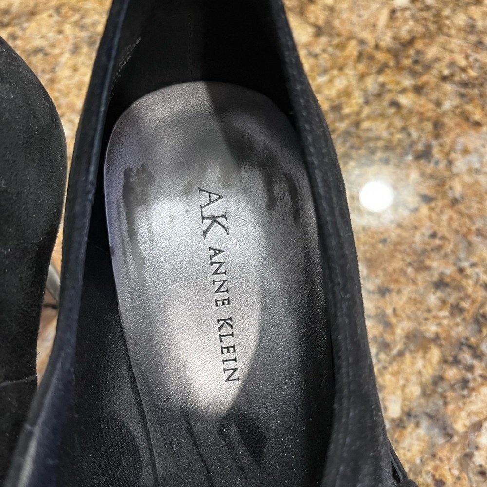 Anne Klein suede shooties - Picture 3 of 5